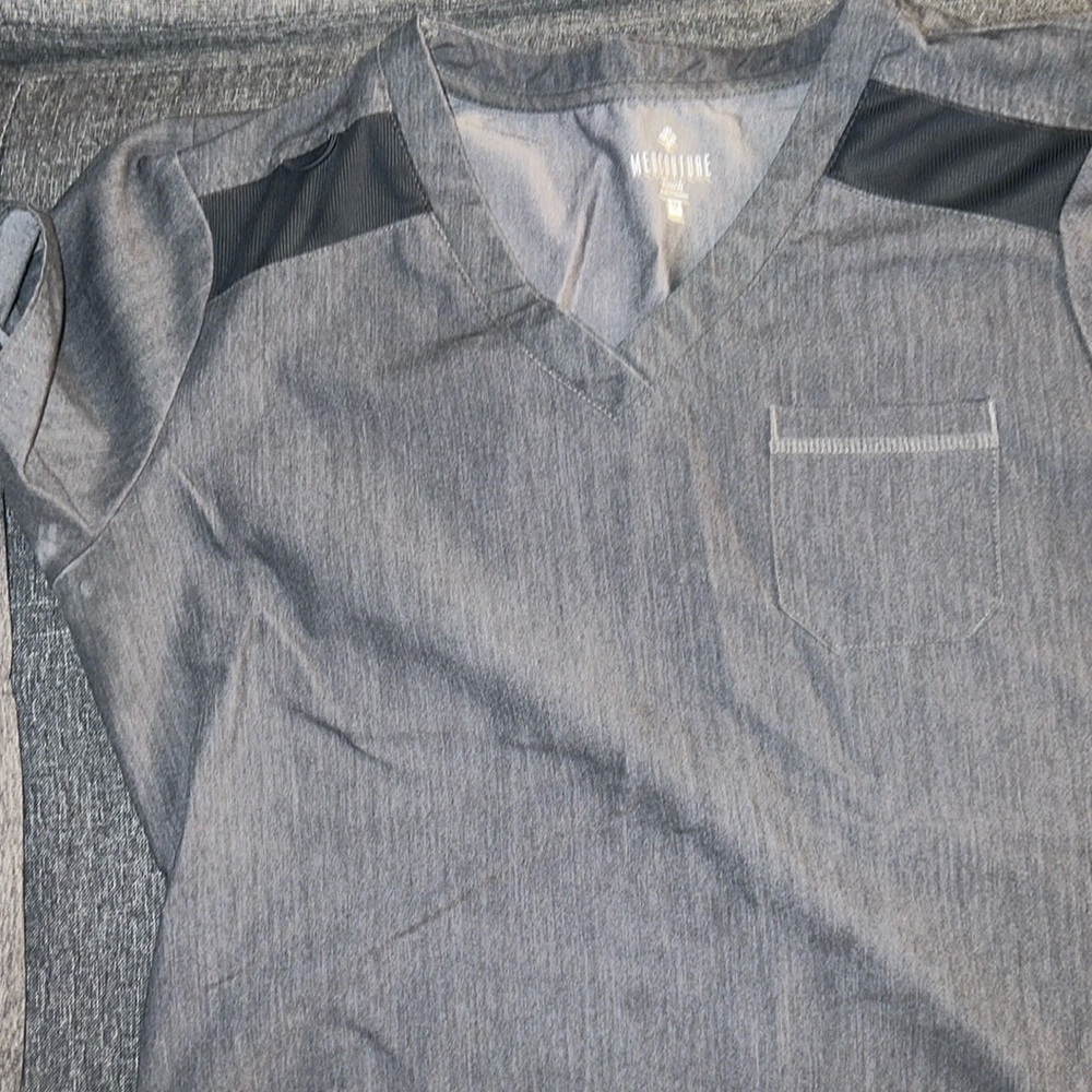 Med couture scrub set. Joggers and one pocket tops med.